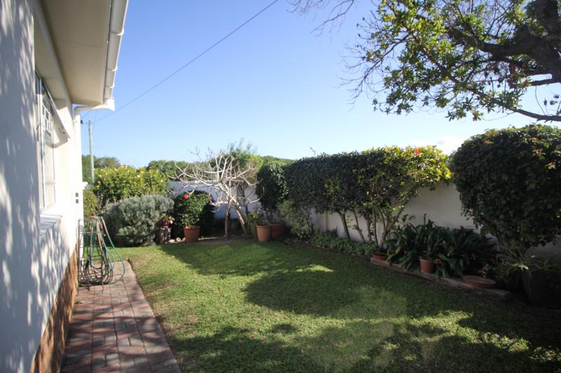 2 Bedroom Property for Sale in Fraaiuitsig Western Cape